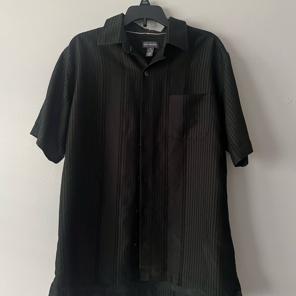Van Heusen Black Casual Shirt with Sleek Design